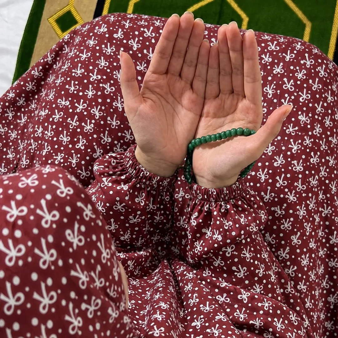 Printed Namaz Chadar with sleeves and Naqab- NC3326