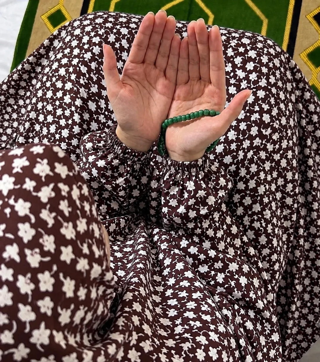 Printed Namaz Chadar with sleeves and Naqab- NC3341