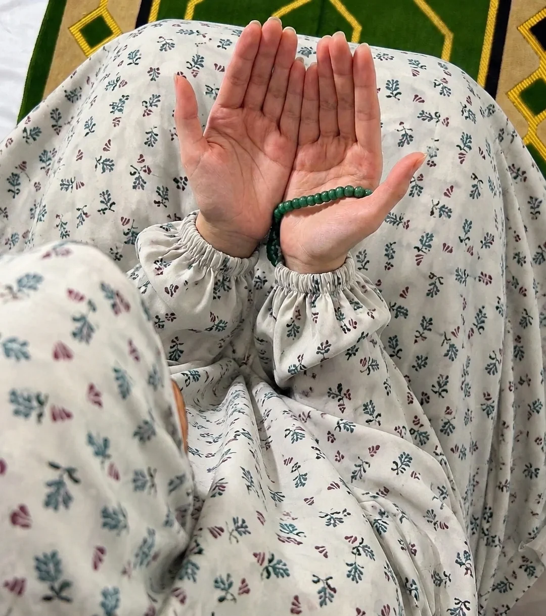 Printed Namaz Chadar with sleeves and Naqab- NC3346